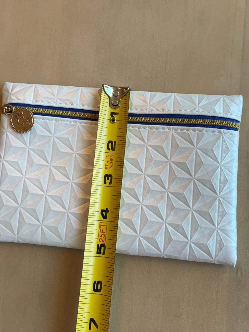 Entire Closet $5! Ipsy "Epcot Ball" White Pearl Geometric Textured Shimmer - Picture 8 of 9